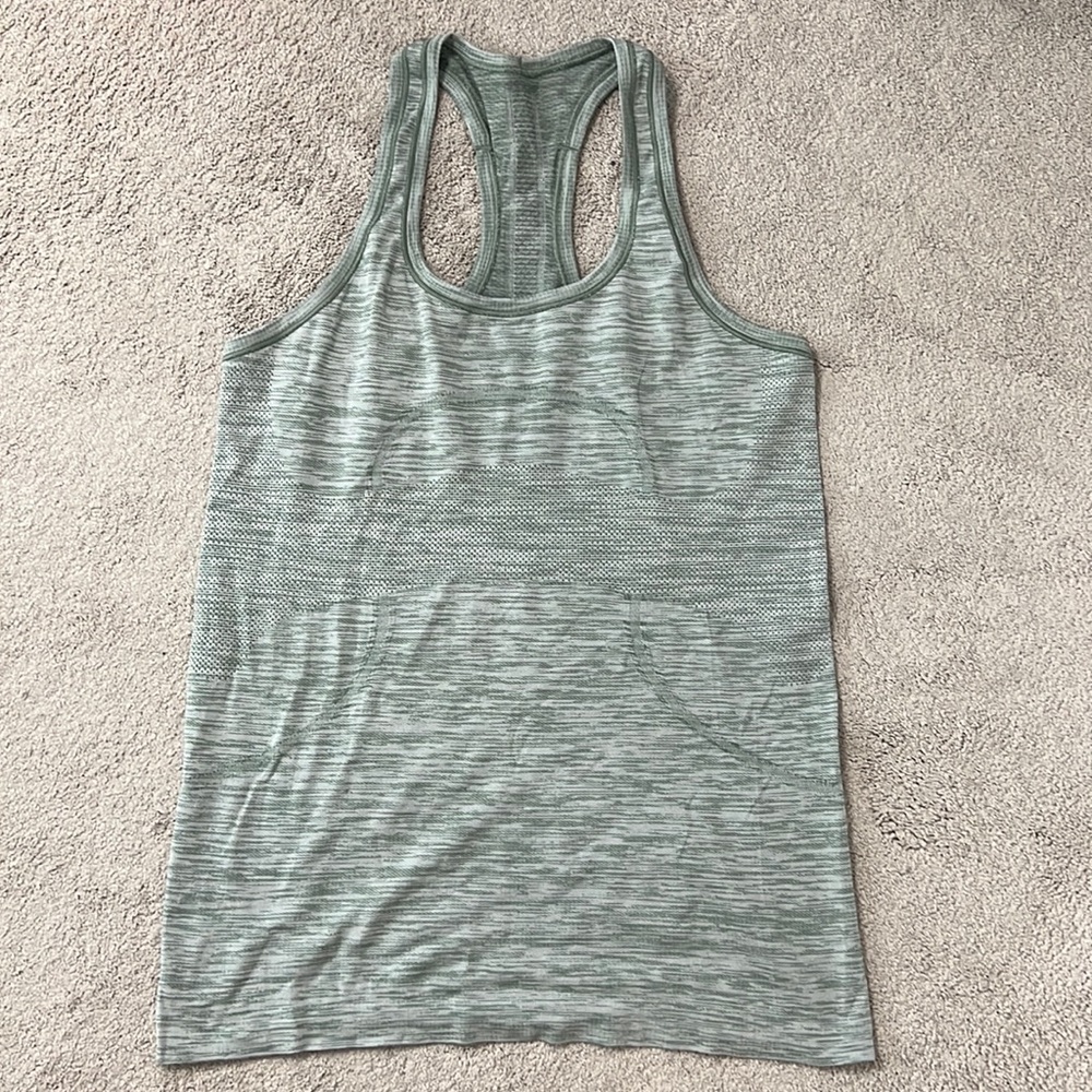 Lululemon tank top sz 10 great condition worn only a few times